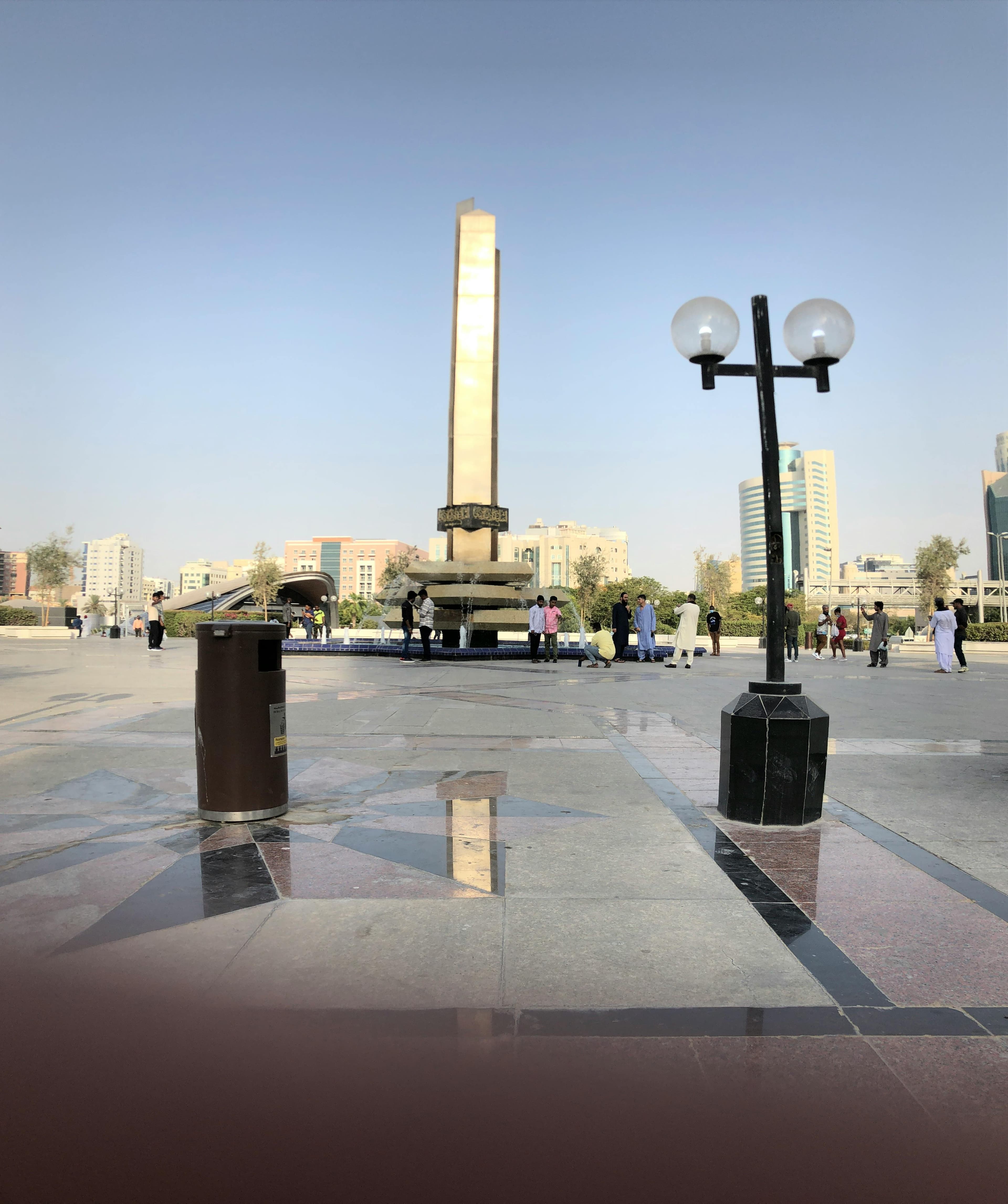 Chef de cozinha profissional preparando um prato gourmet